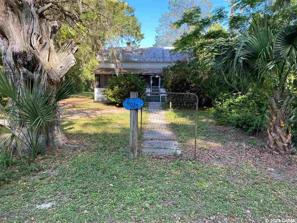 最近售出: $134,700 (3 贝兹, 1 浴室, 1271 平方英尺)