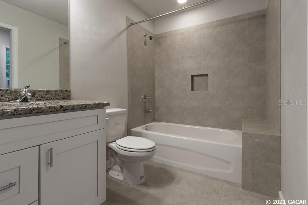 最近售出: $220,000 (2 贝兹, 2 浴室, 1483 平方英尺)