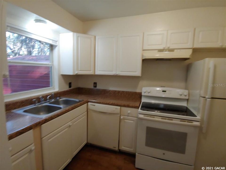 Recently Rented: $875 (2 beds, 1 baths, 786 Square Feet)