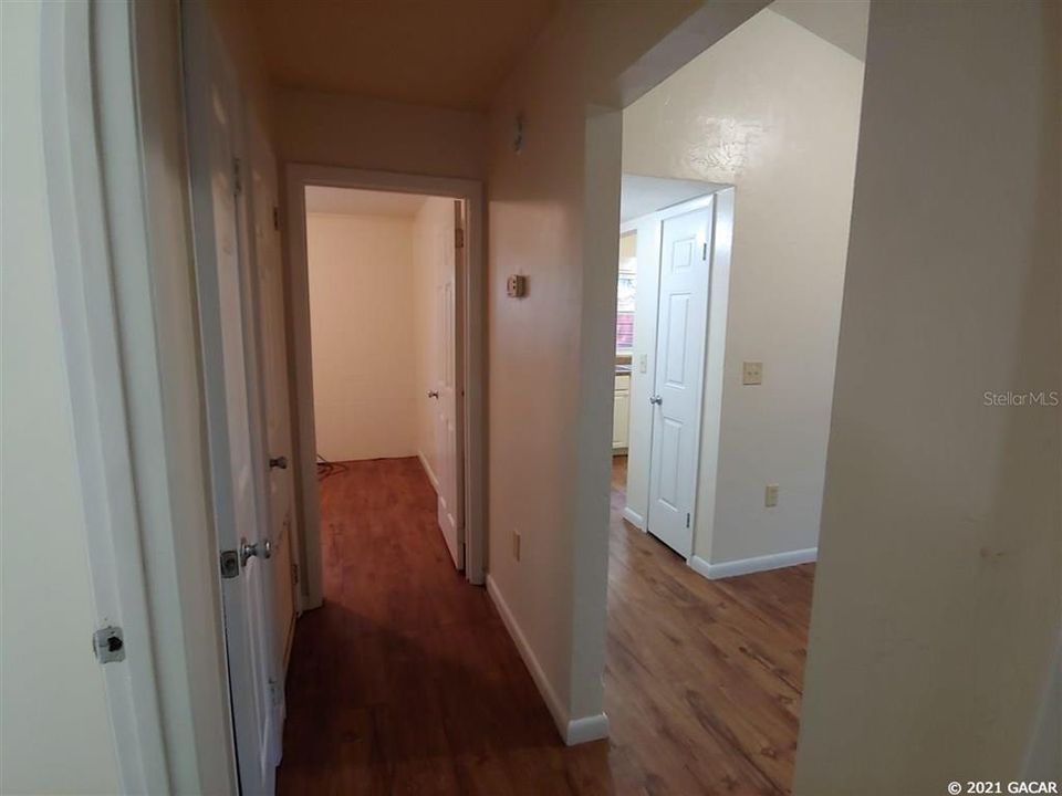 Recently Rented: $875 (2 beds, 1 baths, 786 Square Feet)