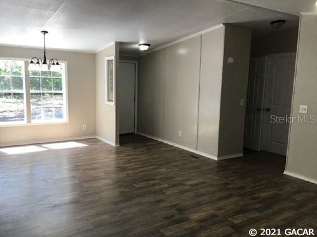 Recently Sold: $94,700 (3 beds, 2 baths, 1404 Square Feet)