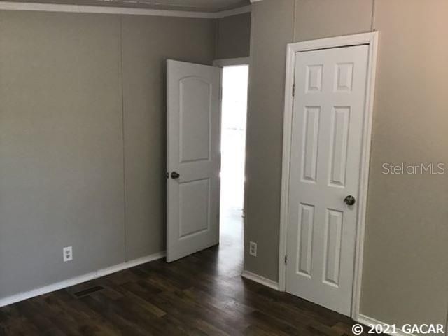 Recently Sold: $94,700 (3 beds, 2 baths, 1404 Square Feet)