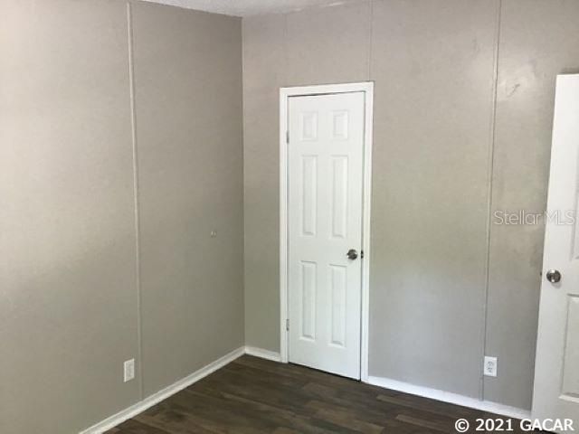 Recently Sold: $94,700 (3 beds, 2 baths, 1404 Square Feet)