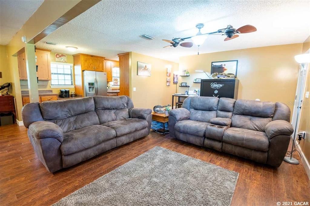 Recently Sold: $155,000 (3 beds, 1 baths, 1200 Square Feet)