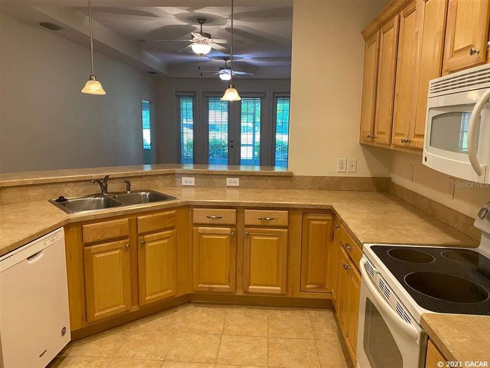 Recently Rented: $1,600 (2 beds, 2 baths, 1376 Square Feet)