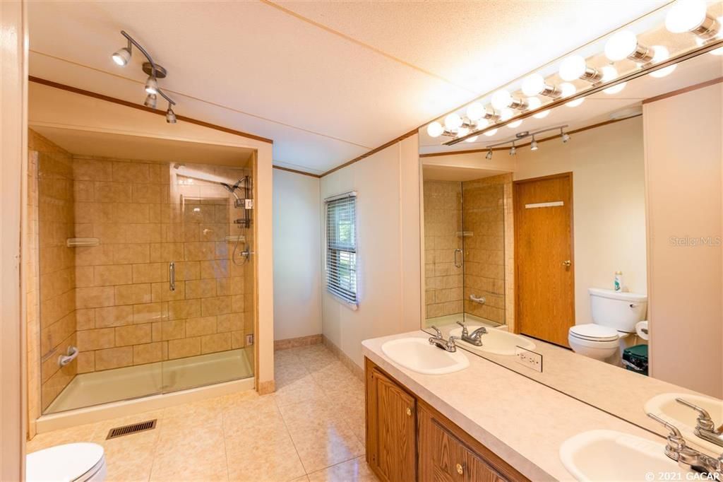 最近售出: $179,900 (3 贝兹, 2 浴室, 1624 平方英尺)
