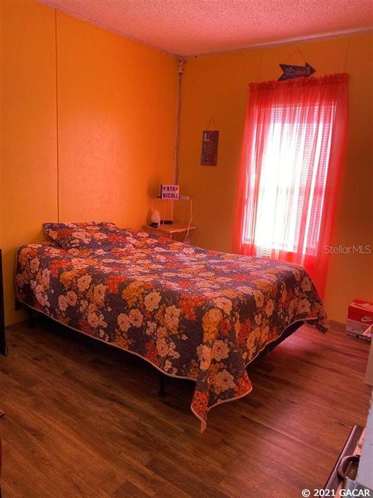 Vendido Recientemente: $89,900 (3 camas, 2 baños, 1080 Pies cuadrados)