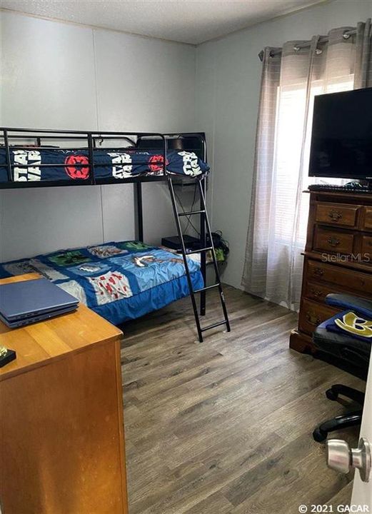 Vendido Recientemente: $89,900 (3 camas, 2 baños, 1080 Pies cuadrados)