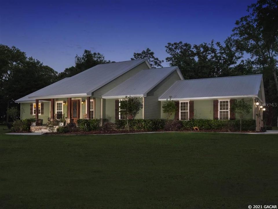 Recently Sold: $640,000 (3 beds, 3 baths, 2354 Square Feet)