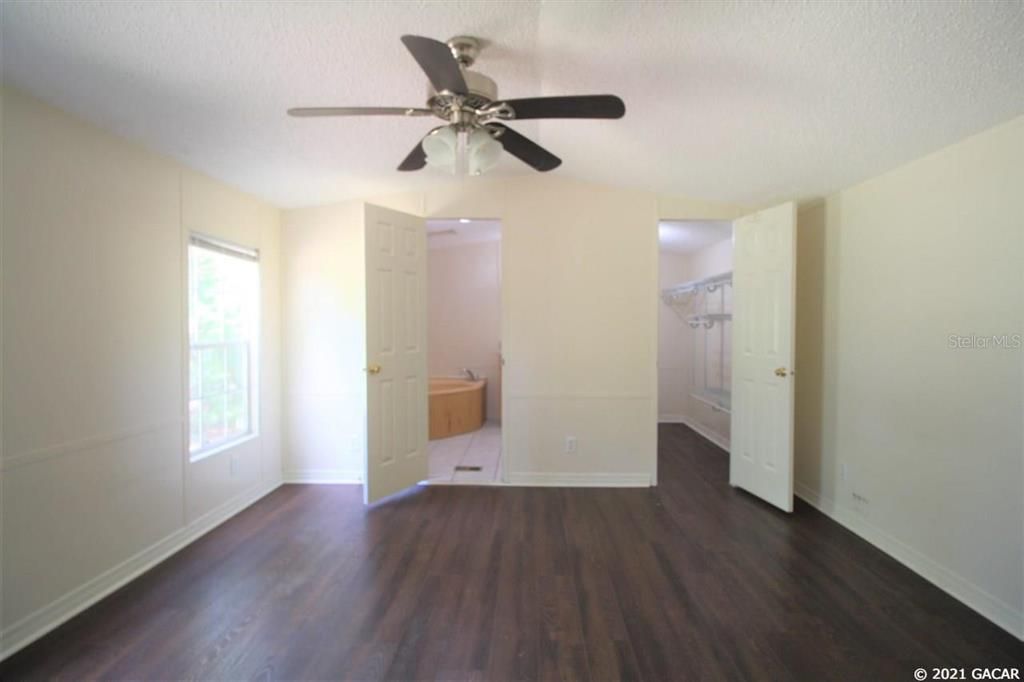 Recently Sold: $145,000 (2 beds, 2 baths, 924 Square Feet)