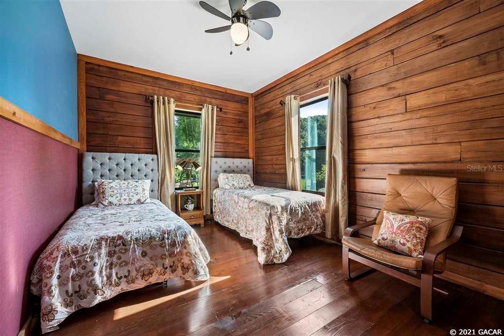 Vendido Recientemente: $549,900 (3 camas, 2 baños, 2450 Pies cuadrados)