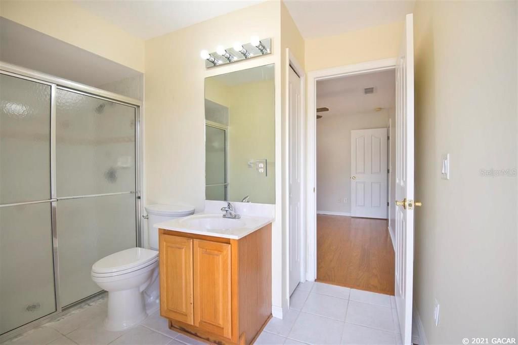 最近售出: $499,900 (4 贝兹, 3 浴室, 2586 平方英尺)