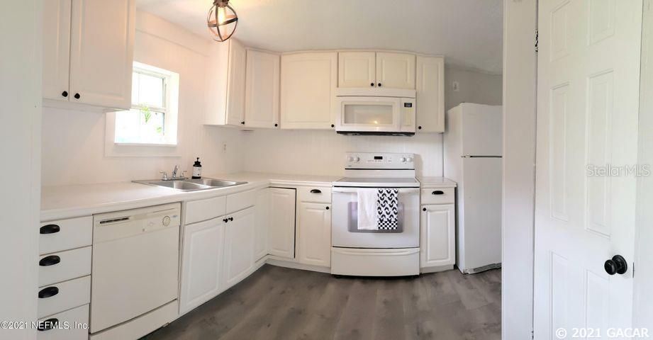 Recently Sold: $187,500 (3 beds, 2 baths, 1080 Square Feet)