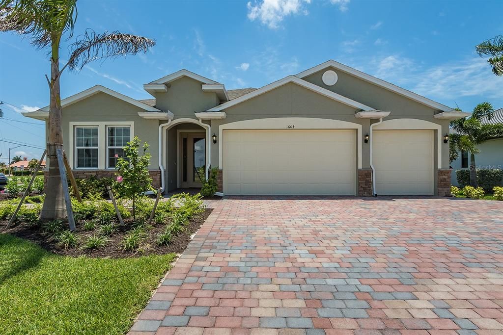 Recently Sold: $357,290 (4 beds, 3 baths, 2372 Square Feet)