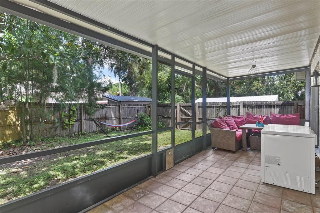 Recently Sold: $350,000 (3 beds, 2 baths, 1288 Square Feet)