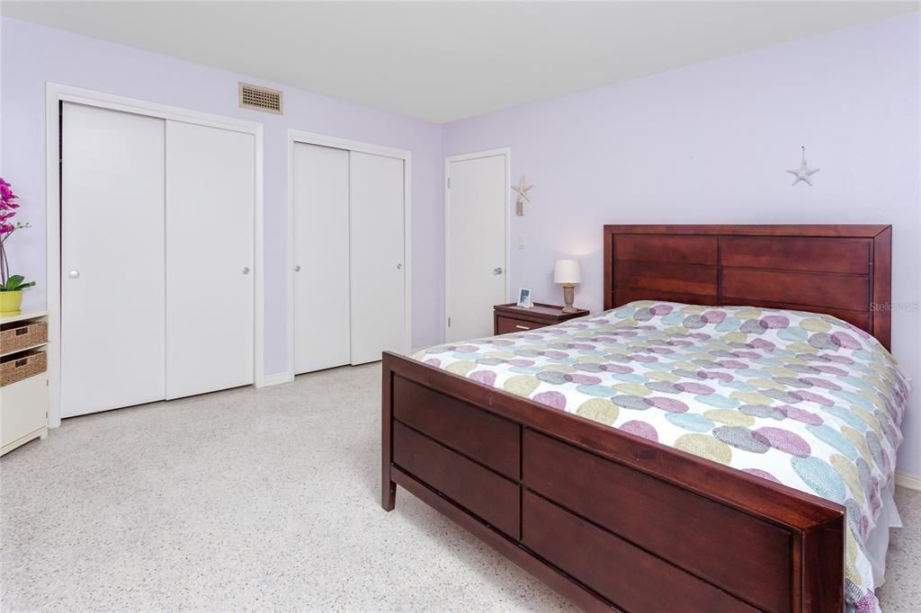 Vendido Recientemente: $950,000 (2 camas, 2 baños, 1279 Pies cuadrados)