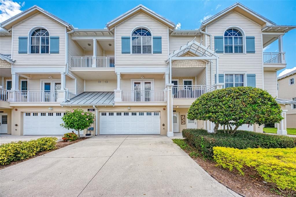 Recently Sold: $369,900 (3 beds, 3 baths, 2267 Square Feet)