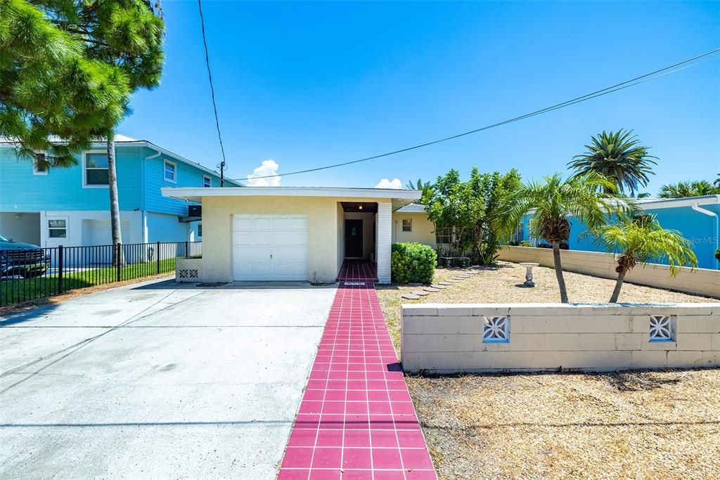 This home has been in the same Family since it was built in 1950 as a Vacation home! Rarely do Prize lots like this one create new opportunities to expand and invest!