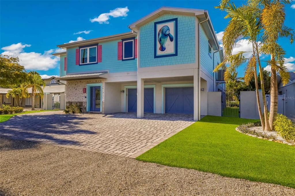 Recently Sold: $3,600,000 (4 beds, 4 baths, 3125 Square Feet)