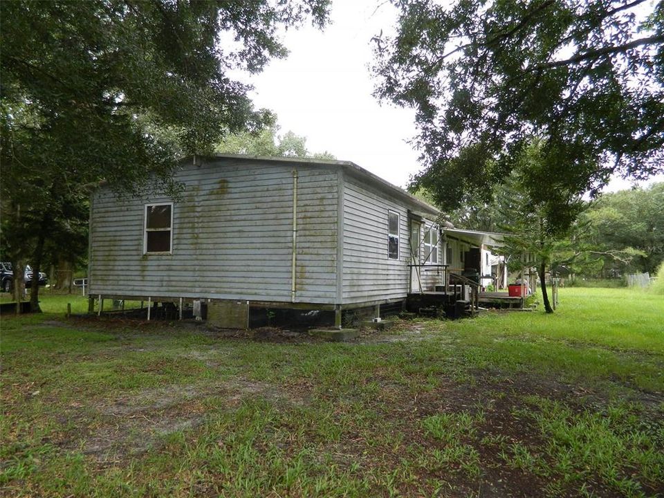 Recently Sold: $160,000 (3 beds, 2 baths, 1704 Square Feet)