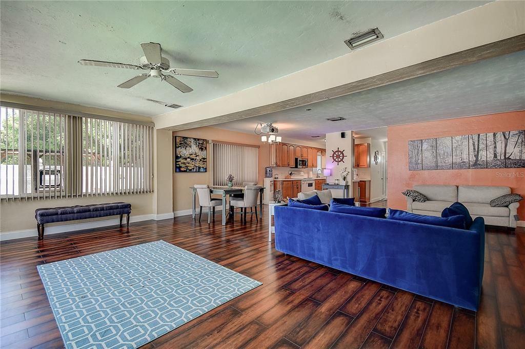 Recently Sold: $879,000 (3 beds, 2 baths, 1971 Square Feet)