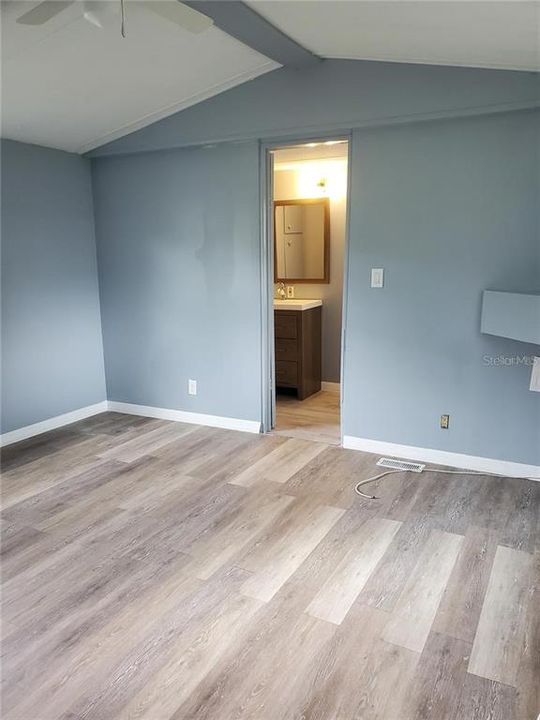 Recently Rented: $1,200 (3 beds, 2 baths, 924 Square Feet)