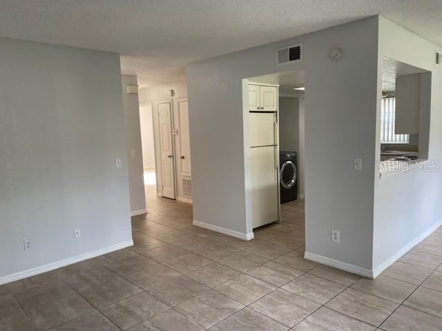 Recently Rented: $1,399 (2 beds, 2 baths, 905 Square Feet)