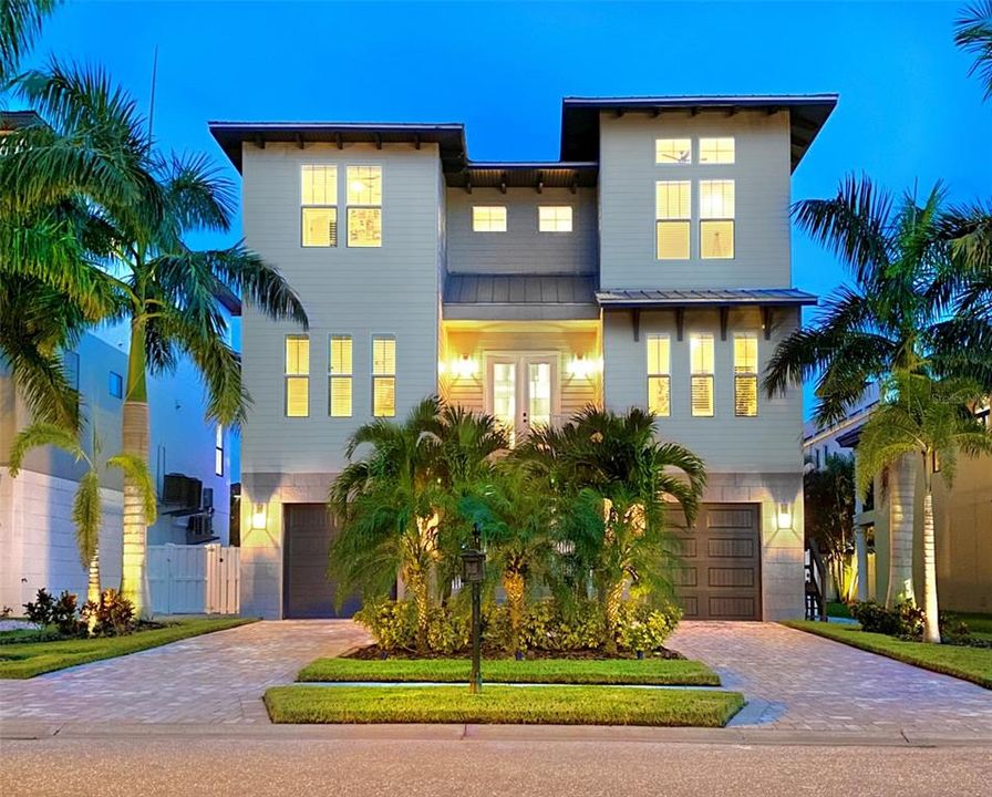 Recently Sold: $2,195,000 (4 beds, 3 baths, 4000 Square Feet)