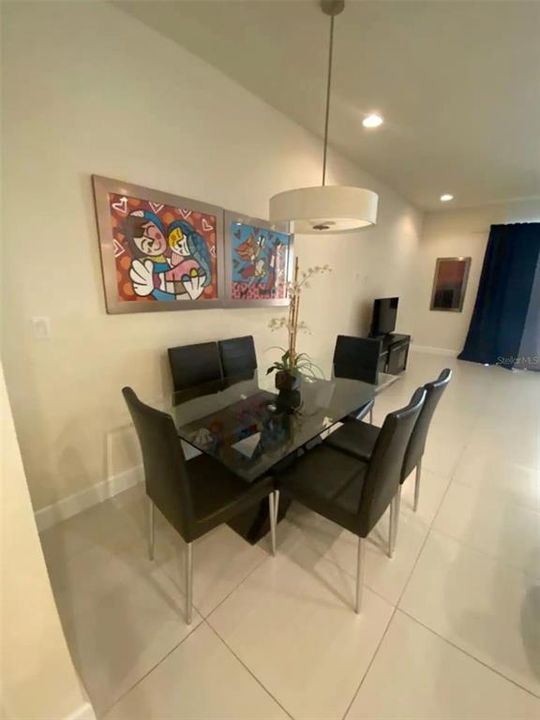 Vendido Recientemente: $285,000 (3 camas, 3 baños, 1512 Pies cuadrados)