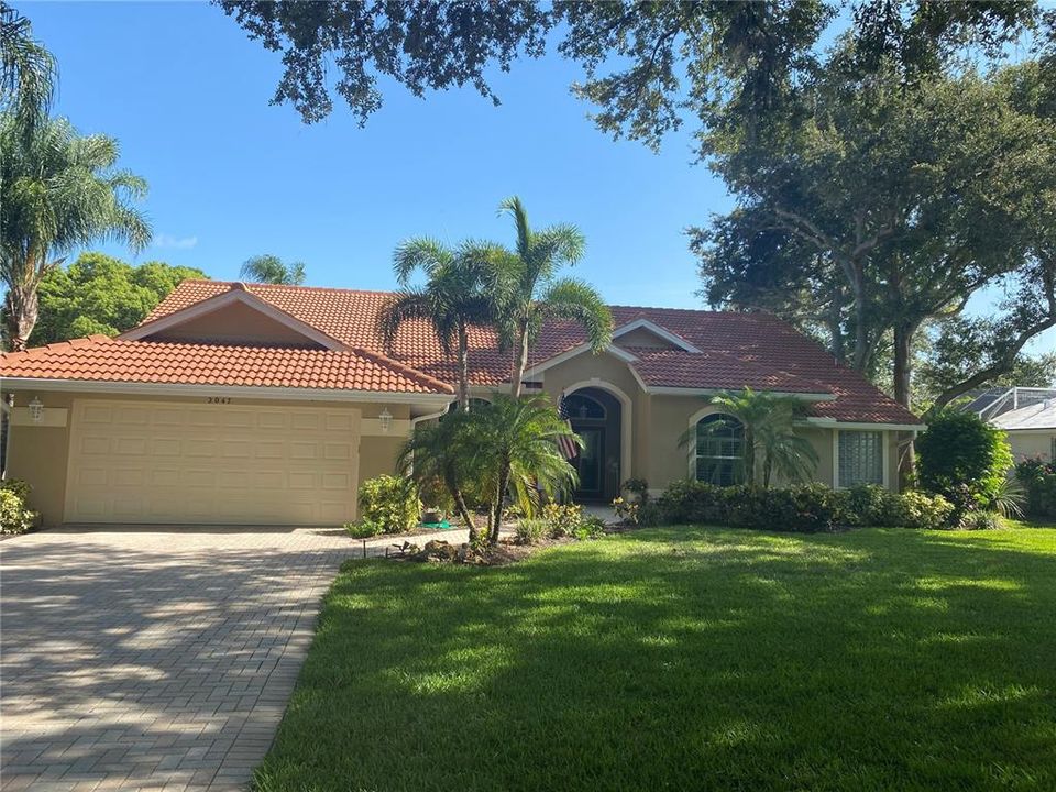 Recently Sold: $661,000 (4 beds, 2 baths, 2499 Square Feet)