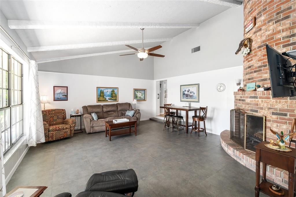 Recently Sold: $435,000 (3 beds, 3 baths, 1647 Square Feet)
