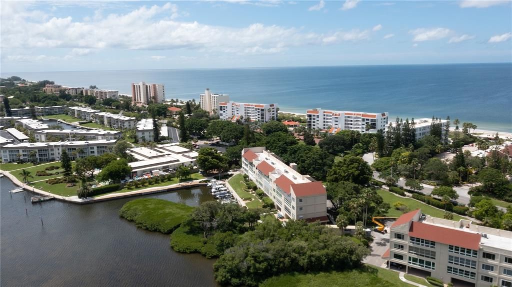 Недавно продано: $629,900 (2 спален, 2 ванн, 1325 Квадратных фут)