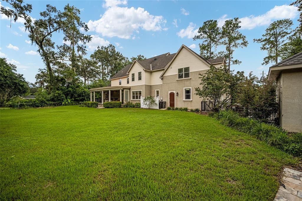 Recently Sold: $1,086,000 (5 beds, 5 baths, 5220 Square Feet)