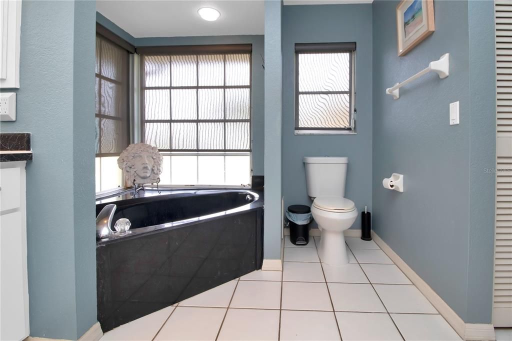 最近售出: $400,000 (3 贝兹, 2 浴室, 2001 平方英尺)