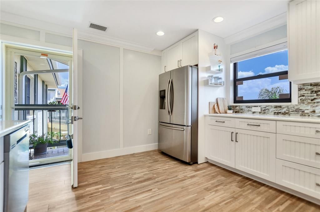 Recently Sold: $575,000 (2 beds, 2 baths, 1450 Square Feet)