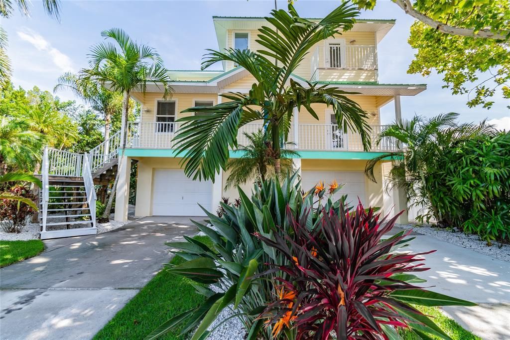 Recently Sold: $875,000 (4 beds, 3 baths, 2279 Square Feet)