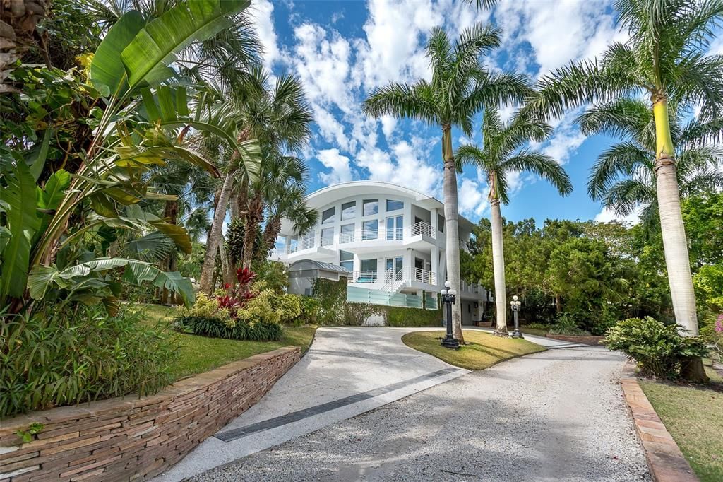 Recently Sold: $4,695,000 (3 beds, 3 baths, 5248 Square Feet)