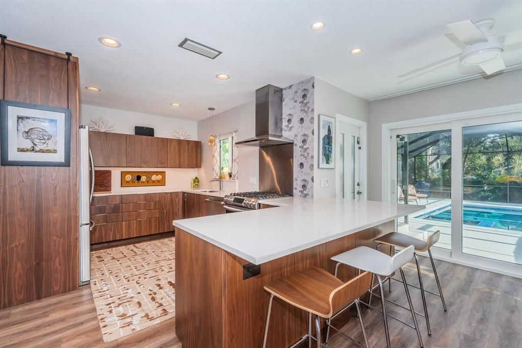 Recently Sold: $635,000 (2 beds, 1 baths, 1126 Square Feet)