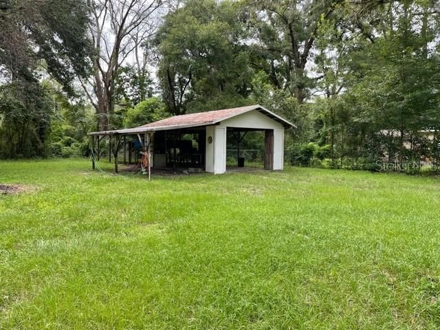 Work shop/carport