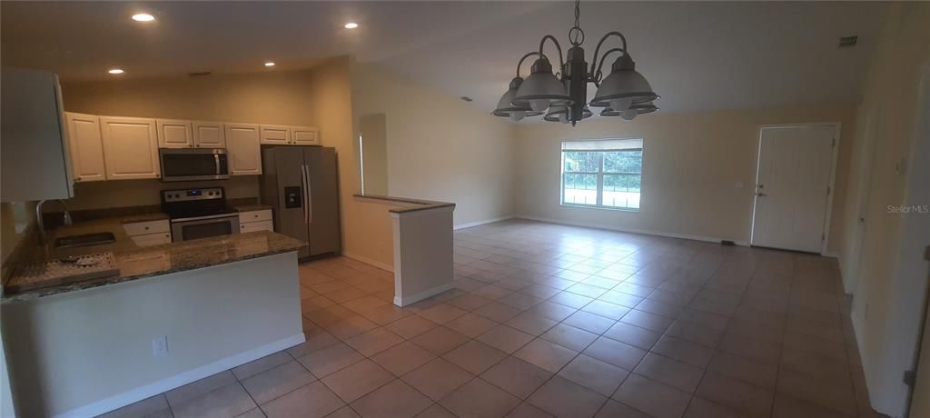 Recently Rented: $1,800 (3 beds, 2 baths, 1608 Square Feet)