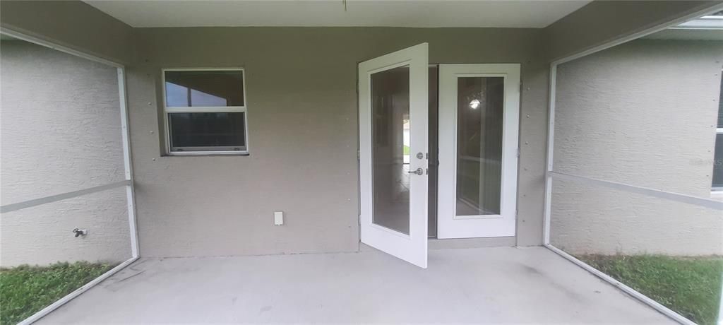 French doors from lanai to dining room kitchen area