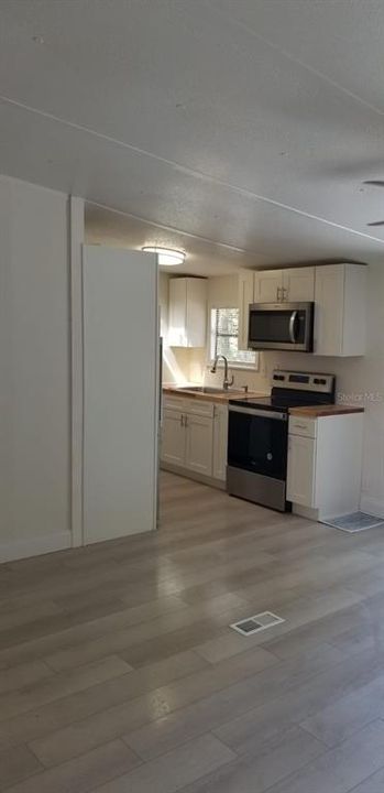 Vendido Recientemente: $249,000 (3 camas, 2 baños, 1000 Pies cuadrados)