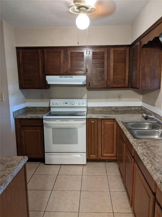 Recently Rented: $1,195 (2 beds, 1 baths, 888 Square Feet)