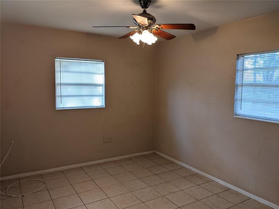 Recently Rented: $1,195 (2 beds, 1 baths, 888 Square Feet)