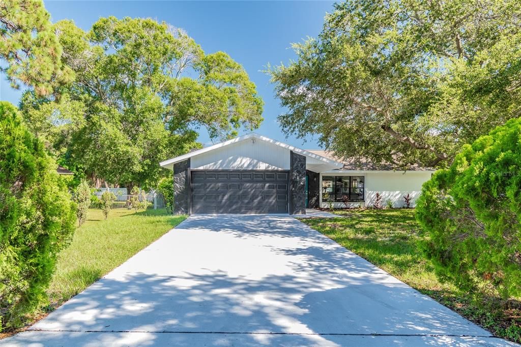 Recently Sold: $385,000 (3 beds, 2 baths, 1408 Square Feet)