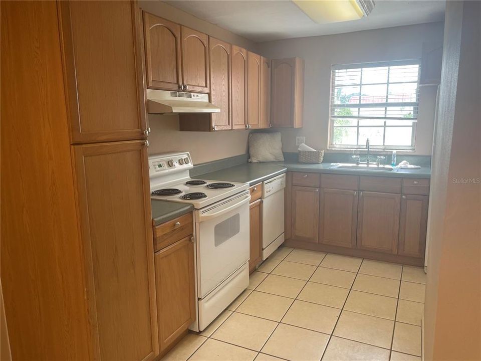 Recently Rented: $1,100 (1 beds, 1 baths, 720 Square Feet)