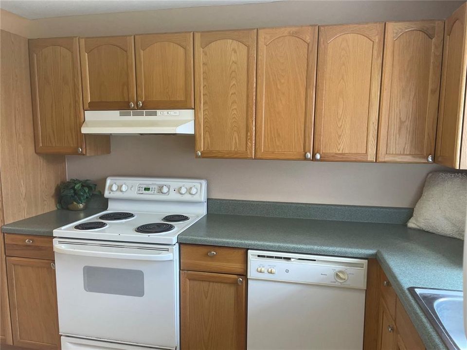 Recently Rented: $1,100 (1 beds, 1 baths, 720 Square Feet)