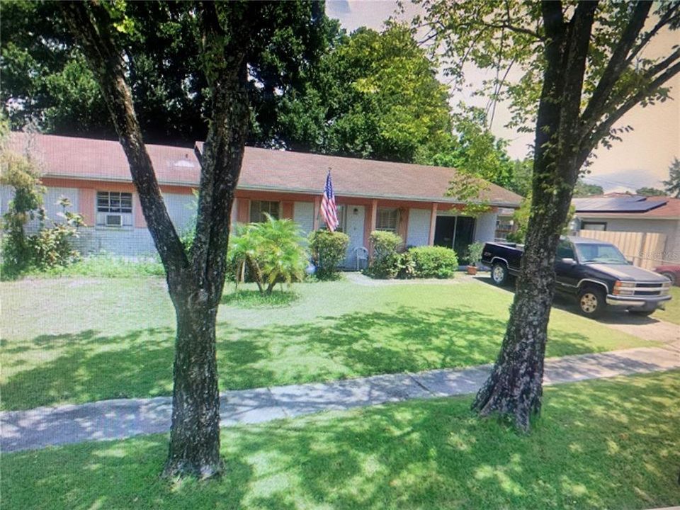 Recently Sold: $236,400 (3 beds, 1 baths, 1300 Square Feet)