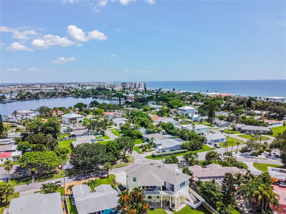 Recently Sold: $1,999,000 (3 beds, 2 baths, 2376 Square Feet)