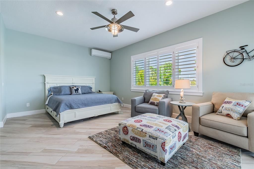 Recently Sold: $1,999,000 (3 beds, 2 baths, 2376 Square Feet)